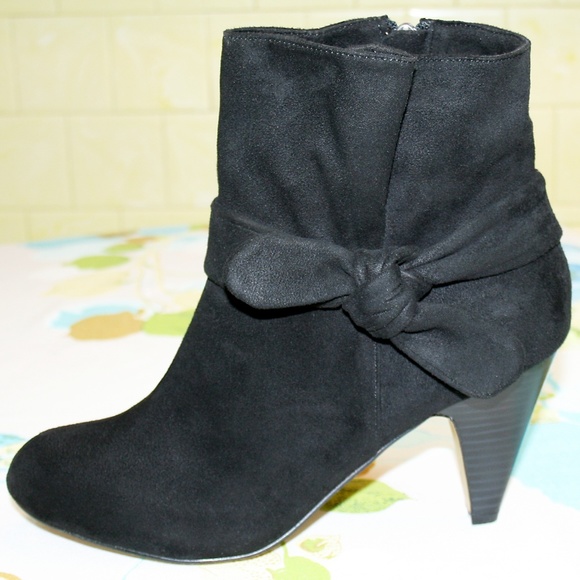 Bow Embellished Suede Heeled Ankle Boots NIB - Picture 3 of 8